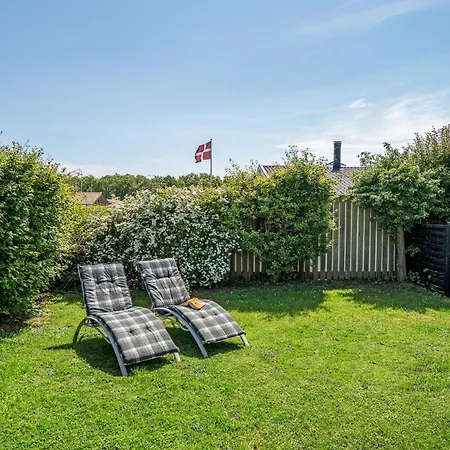 Pet Friendly In With Kitchen